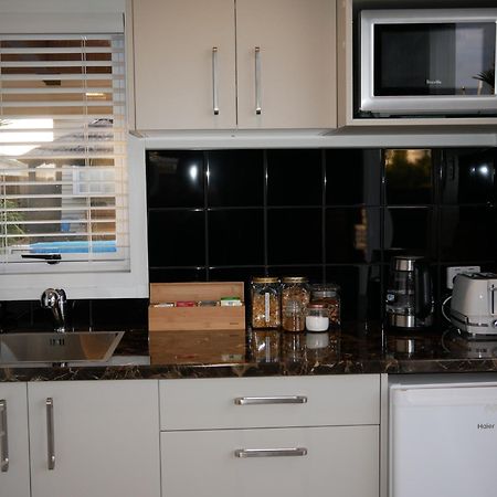 The Pool House Bed & Breakfast - Near Marine Parade Napier Eksteriør bilde